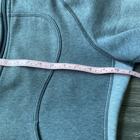Lululemon Scuba Hoodie - Picture 4 of 5